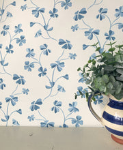 Load image into Gallery viewer, Field Clover